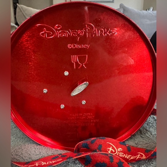 Disneyland Christmas popcorn bucket - Picture 3 of 3